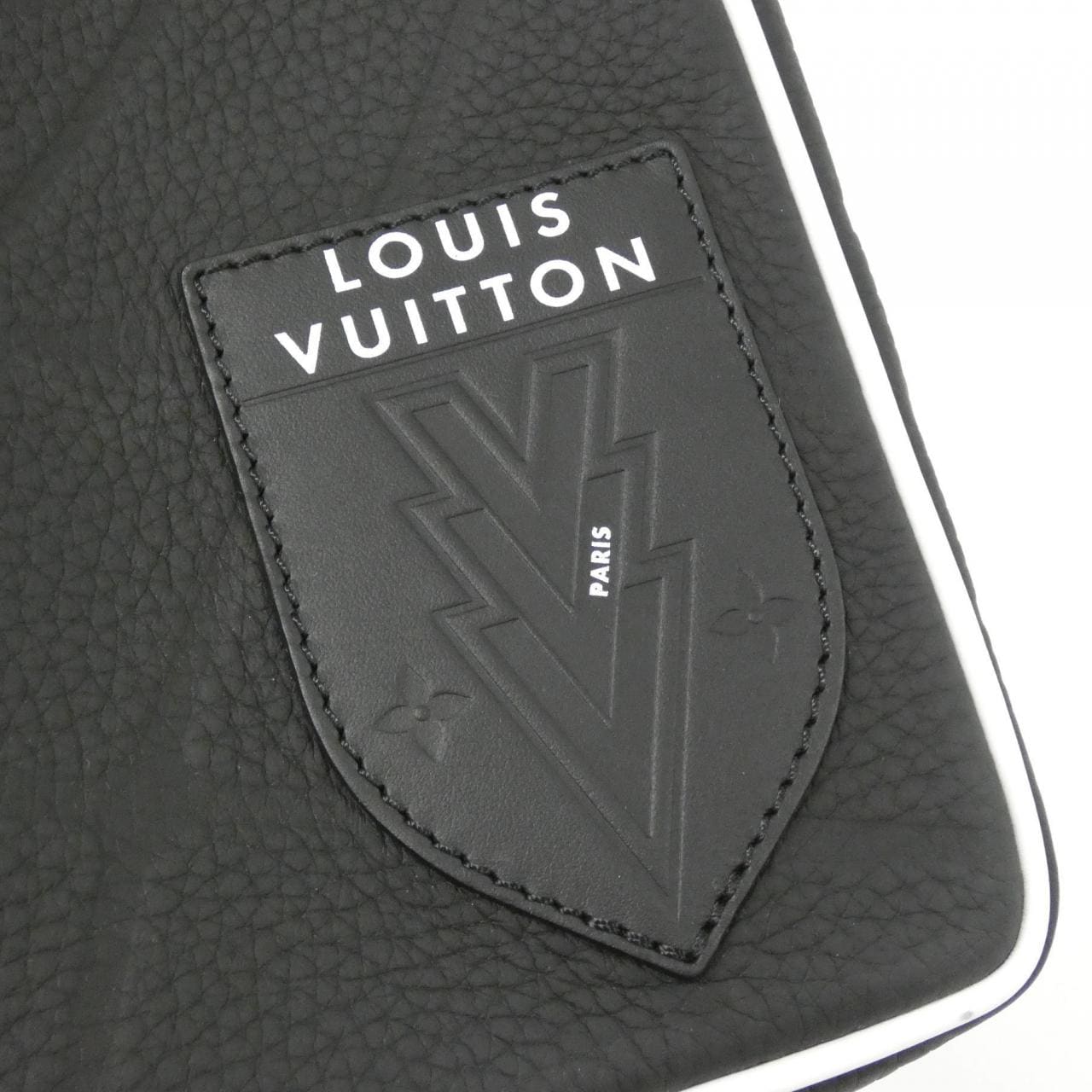 LOUIS VUITTON LVxFIFA 斗篷 Dop 套件 M81849 手袋