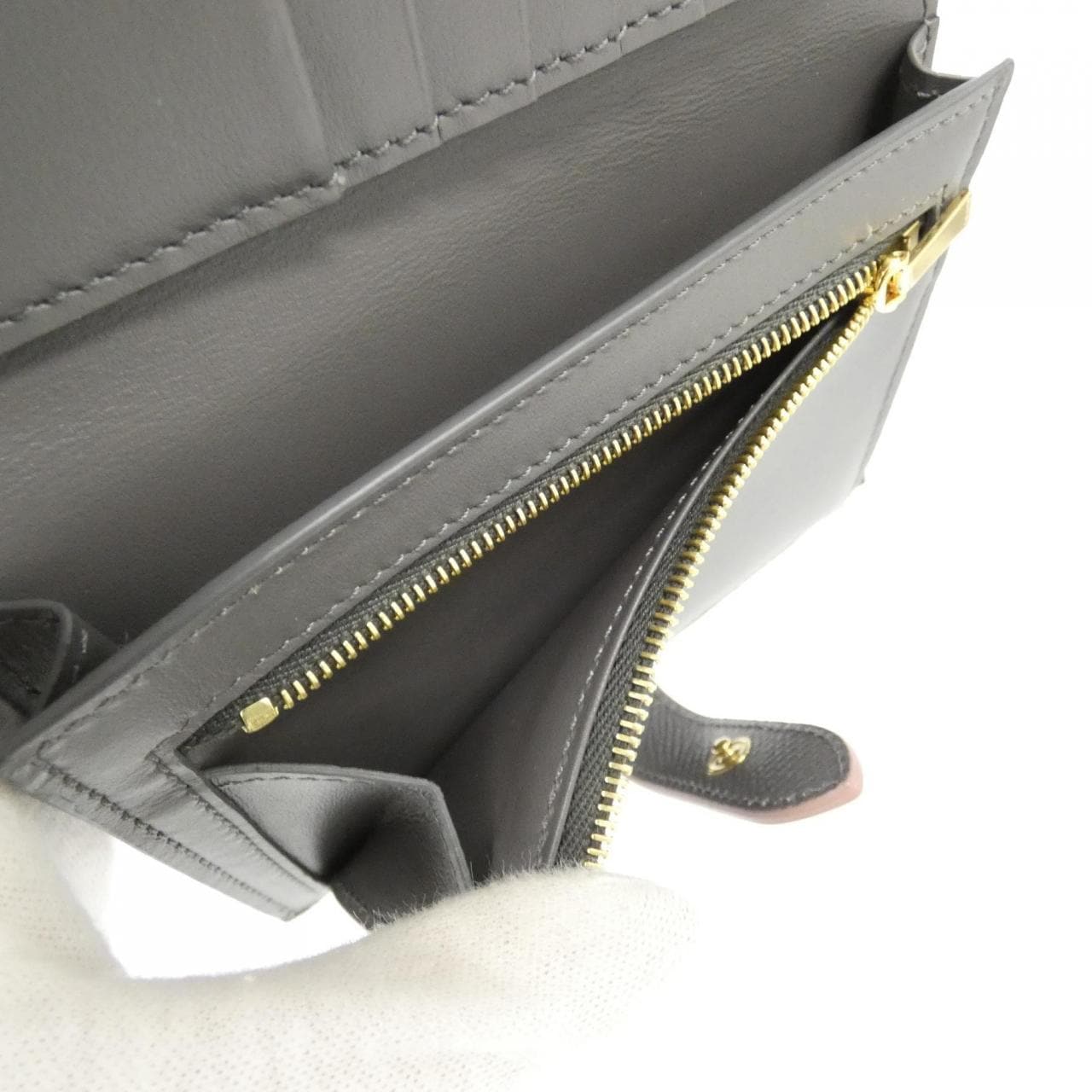 セリーヌ ミディアム ストラップ 10B643BRU 財布