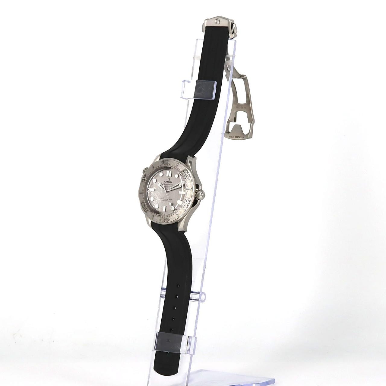 欧米茄海马系列300米潜水表同轴至臻天文台表 210.32.42.20.06.002 精钢自动上弦