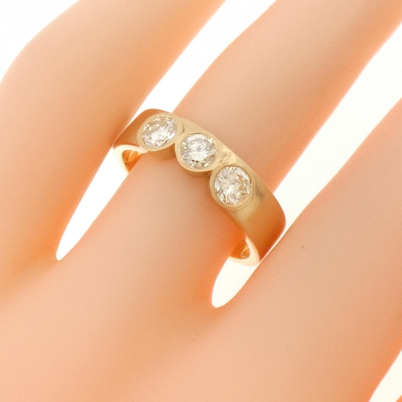 【新品】K18YG スリーストーン ダイヤモンド リング 0.67CT