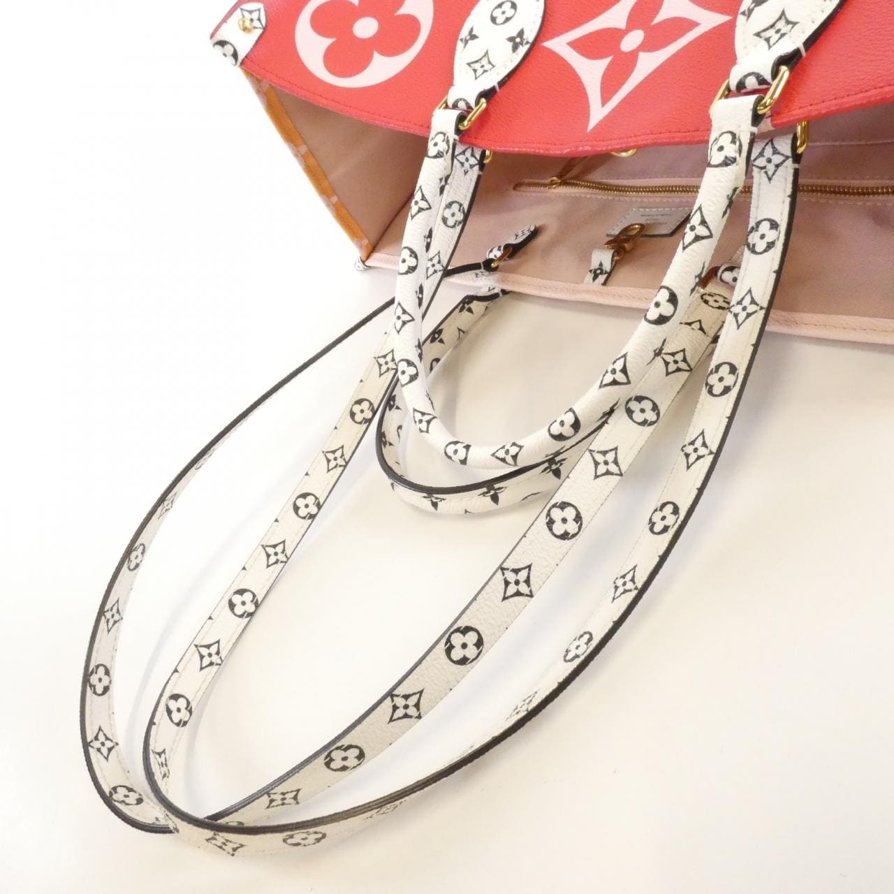 ルイヴィトン モノグラム ジャイアント オンザゴー GM M44569 バッグ