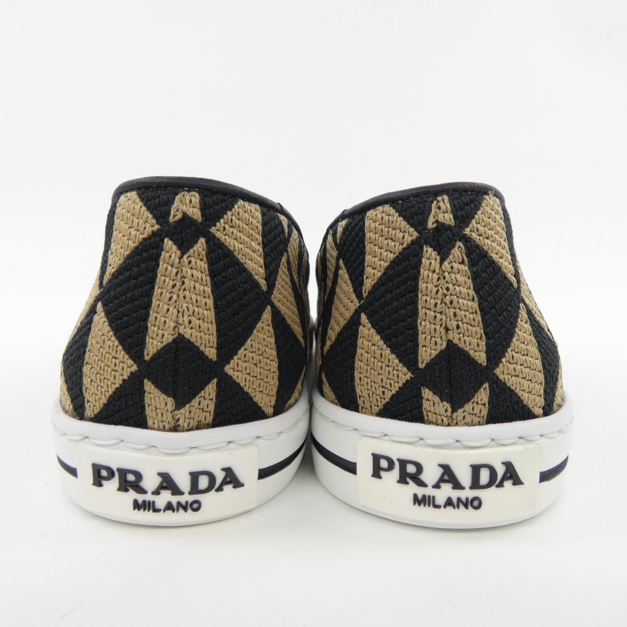 プラダ PRADA トライアングルロゴ 1S942M スニーカー