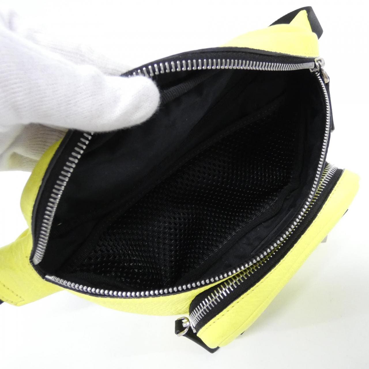 フェンディ BAG BUGS 7VA446 A7TJ ウエストバッグ