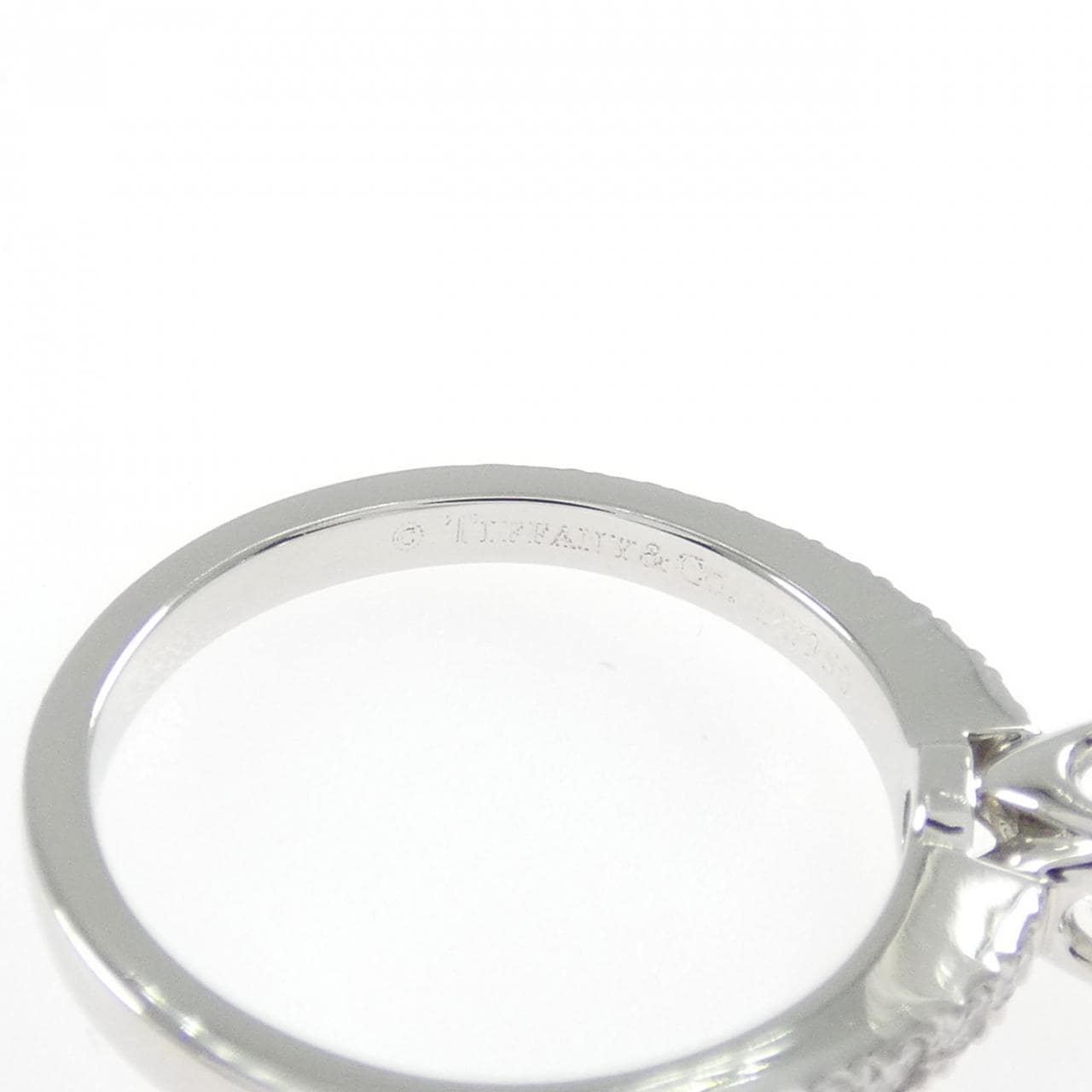 ティファニー ノヴォ リング 0.39CT F VS1