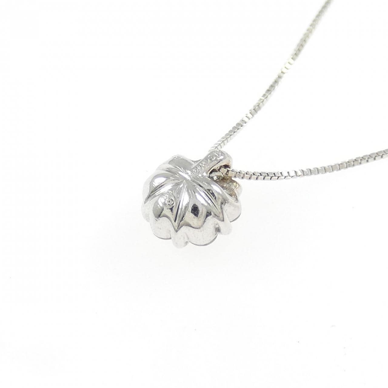 K18WG フラワー ダイヤモンド ネックレス 0.20CT