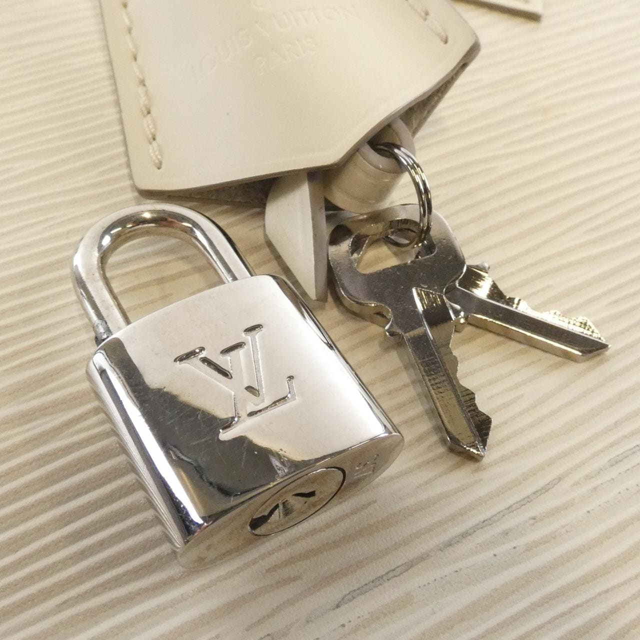 ルイヴィトン エピ アルマBB M4085J バッグ