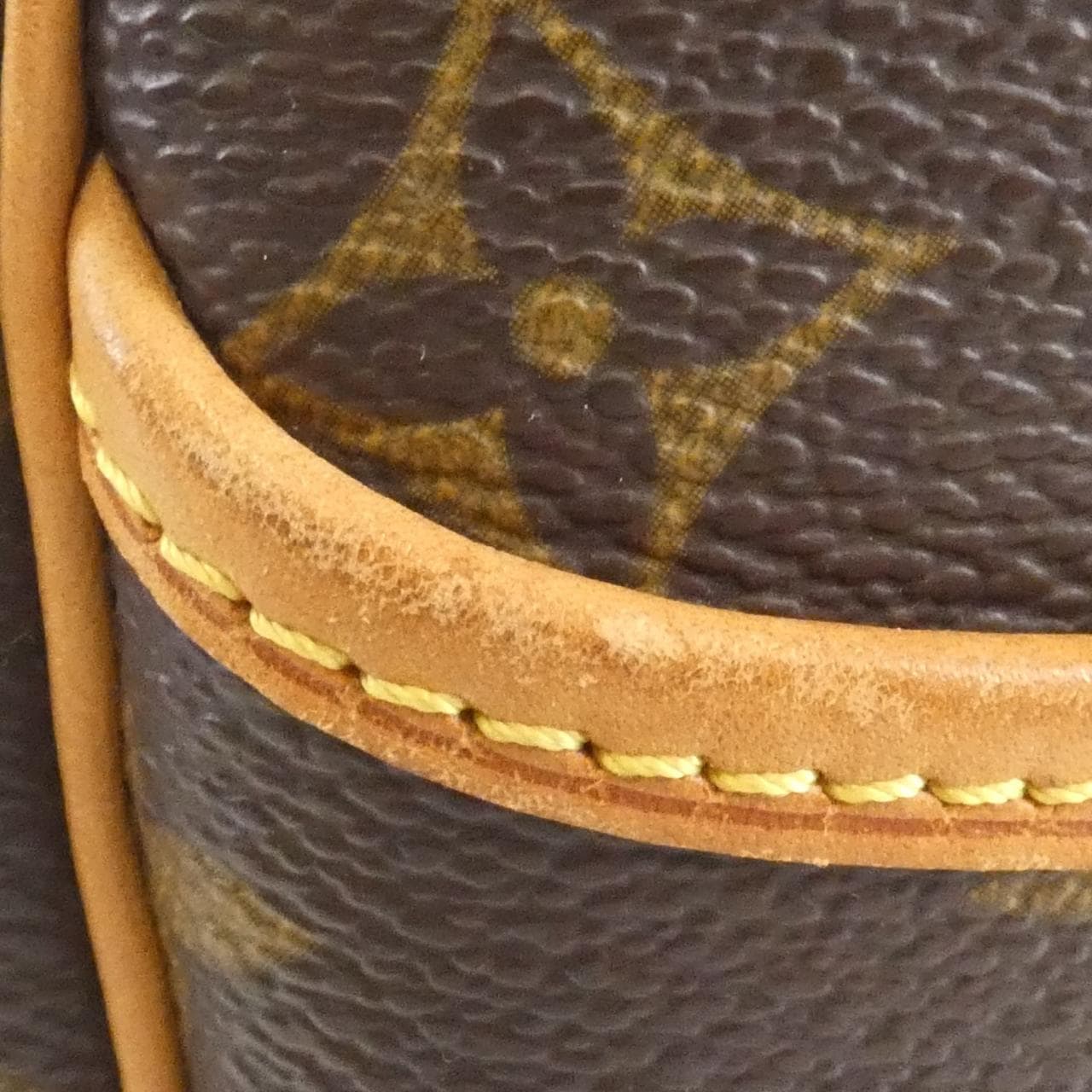 ルイヴィトン モノグラム トゥルーヴィル M42228 バッグ