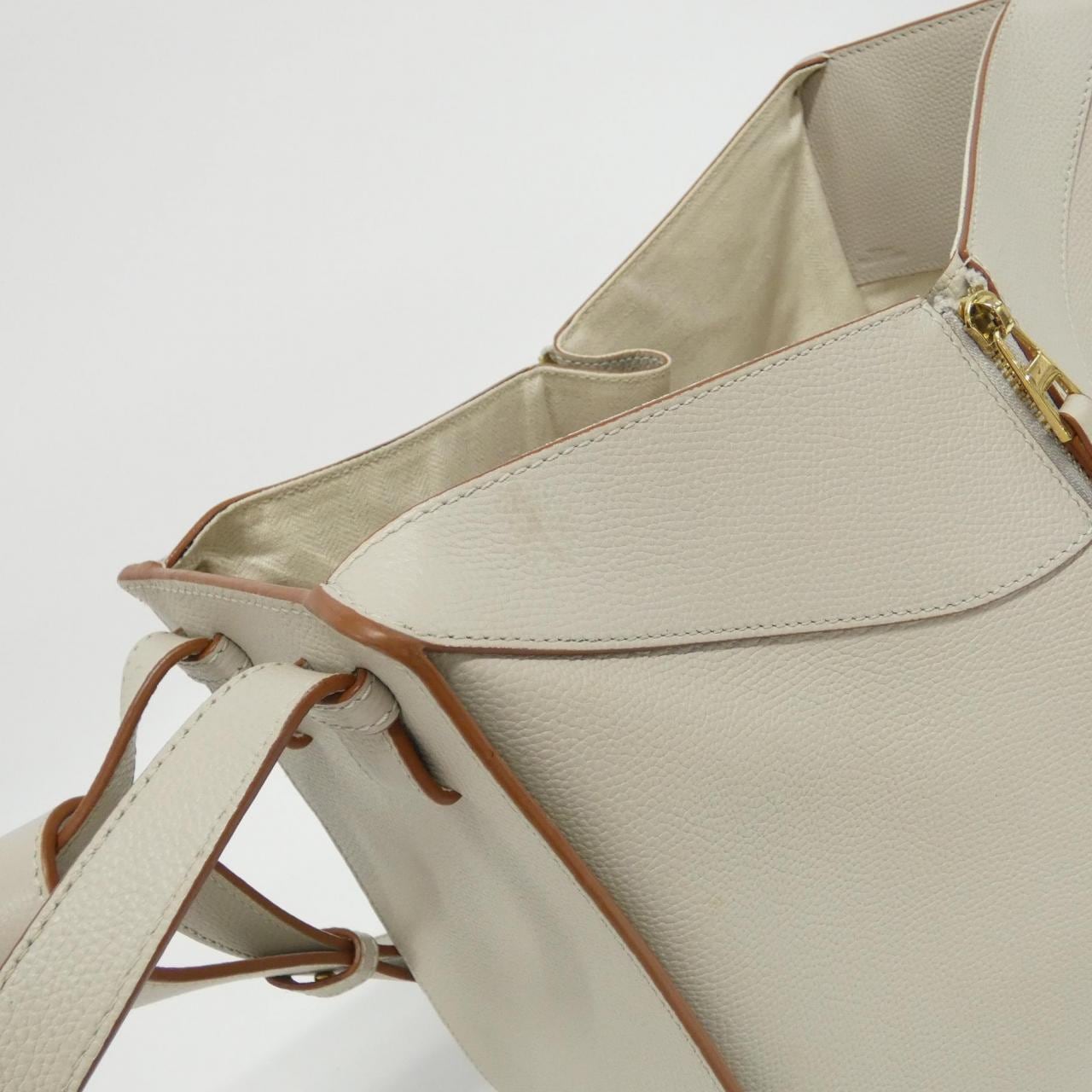 Loewe Hammock A538S35X18 Shoulder Bag