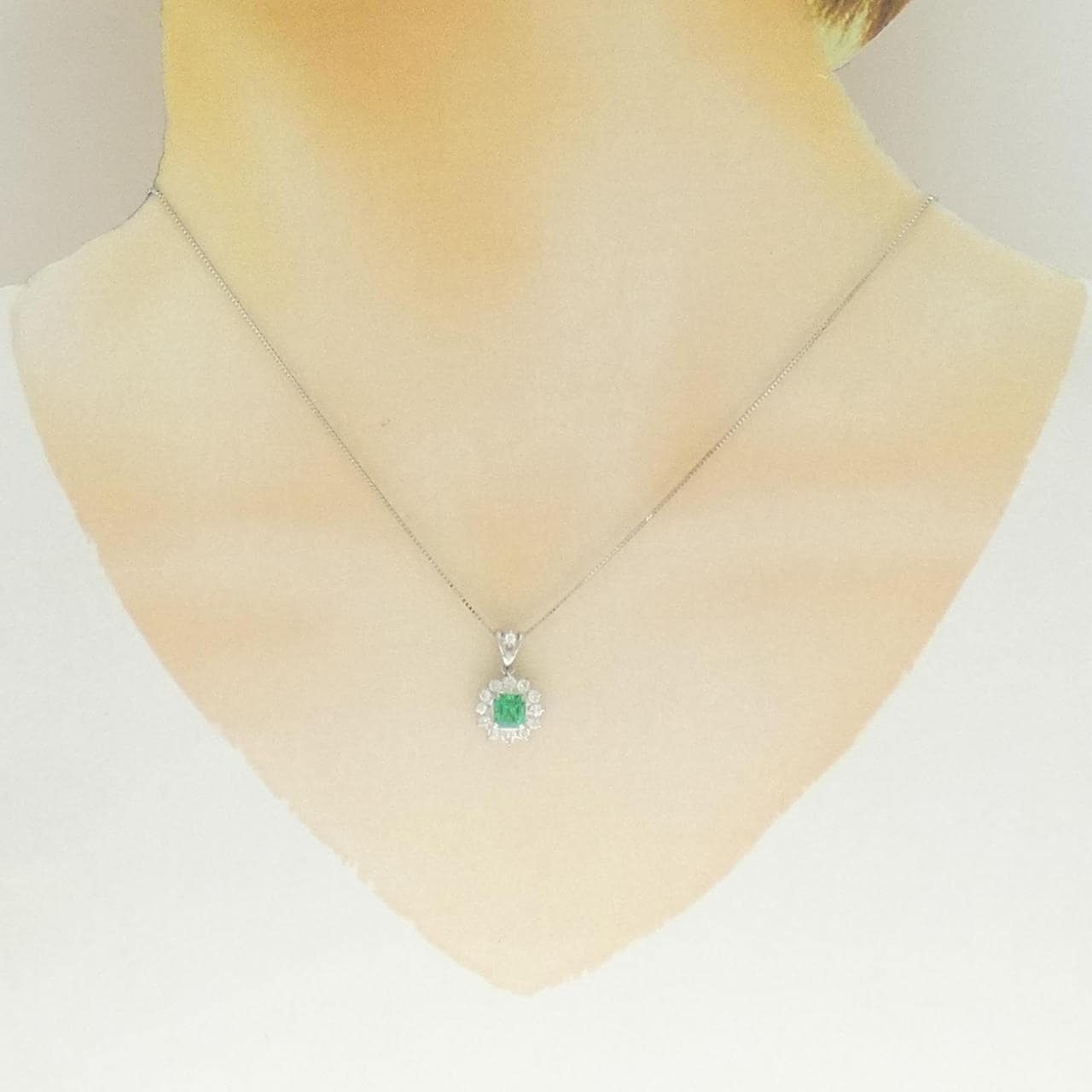 PT900/PT850 エメラルド ネックレス 0.71CT
