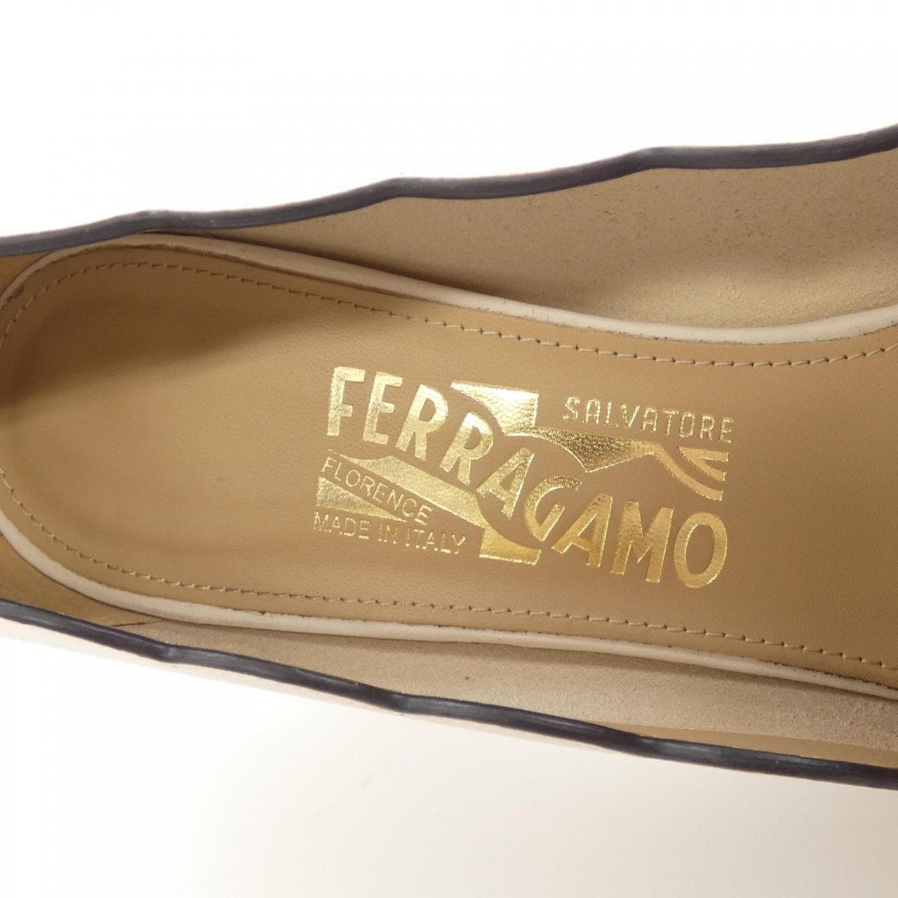 サルヴァトーレフェラガモ SALVATORE FERRAGAMO 17106 パンプス