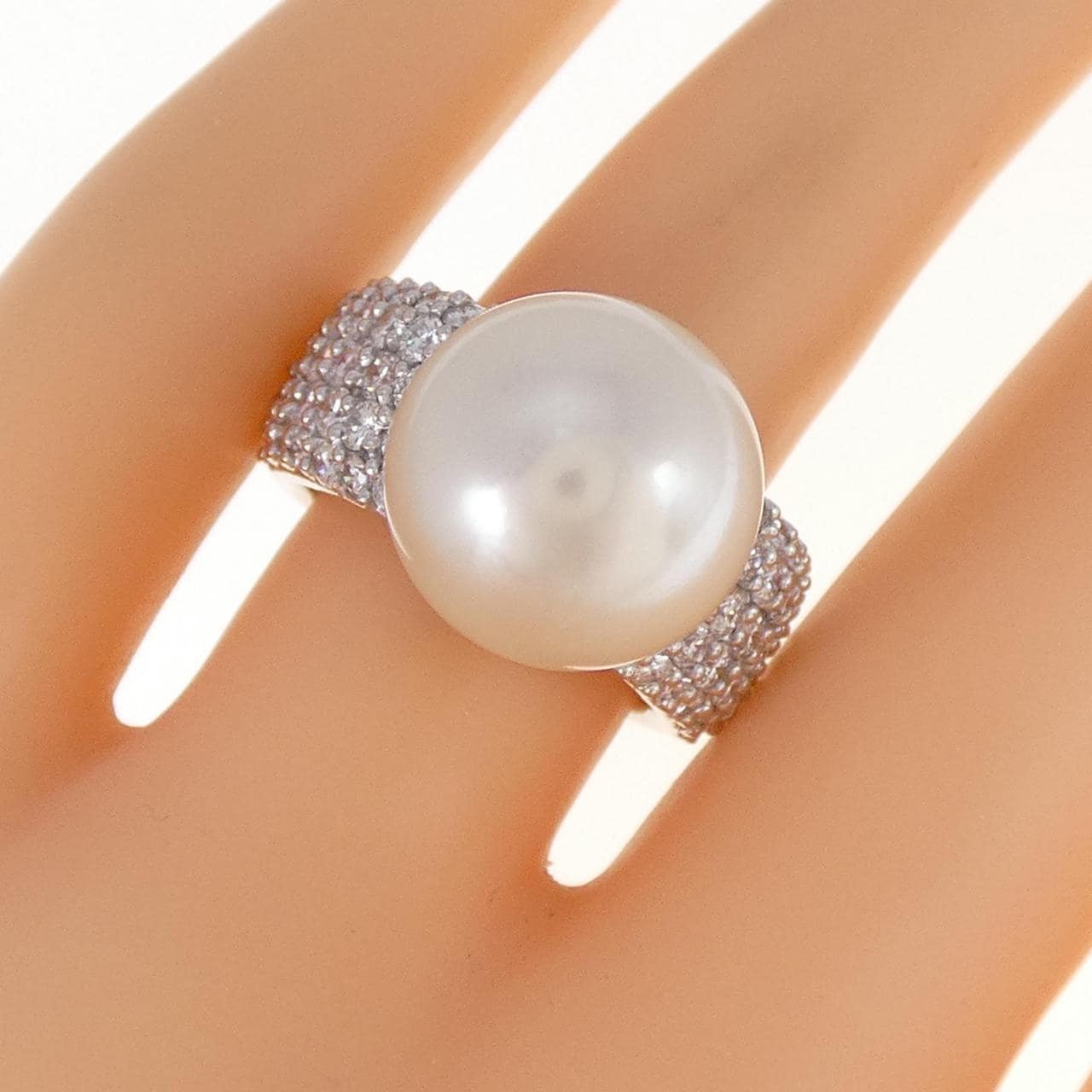 PT White Butterfly Pearl Ring 13.2mm