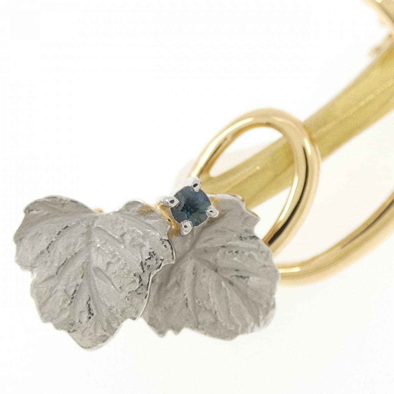 アズ タイム サファイヤ ブローチ