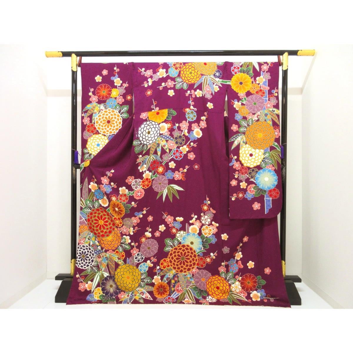 振袖　友禅加工刺繍入り