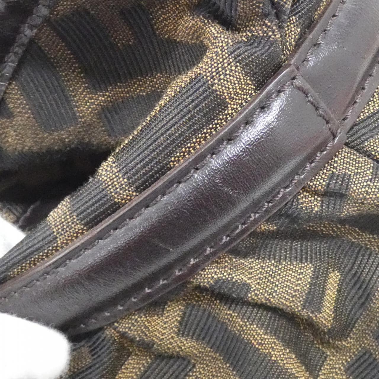 【ヴィンテージ】フェンディ 8BH186 JWU ショルダーバッグ