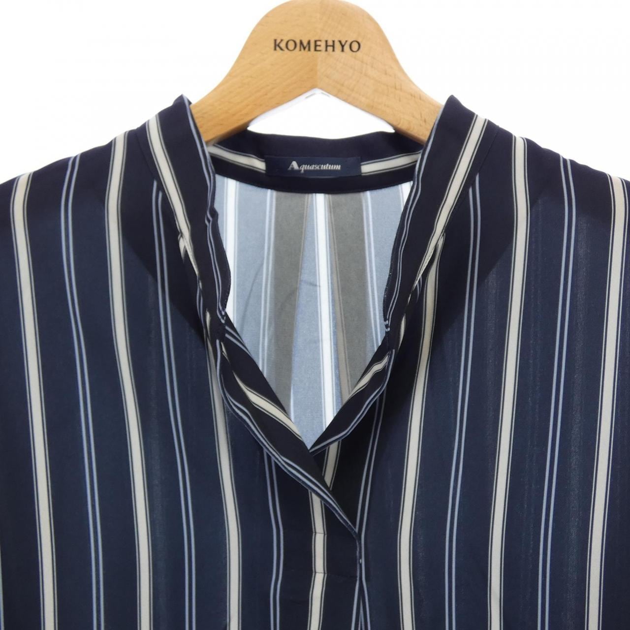 アクアスキュータム Aquascutum トップス