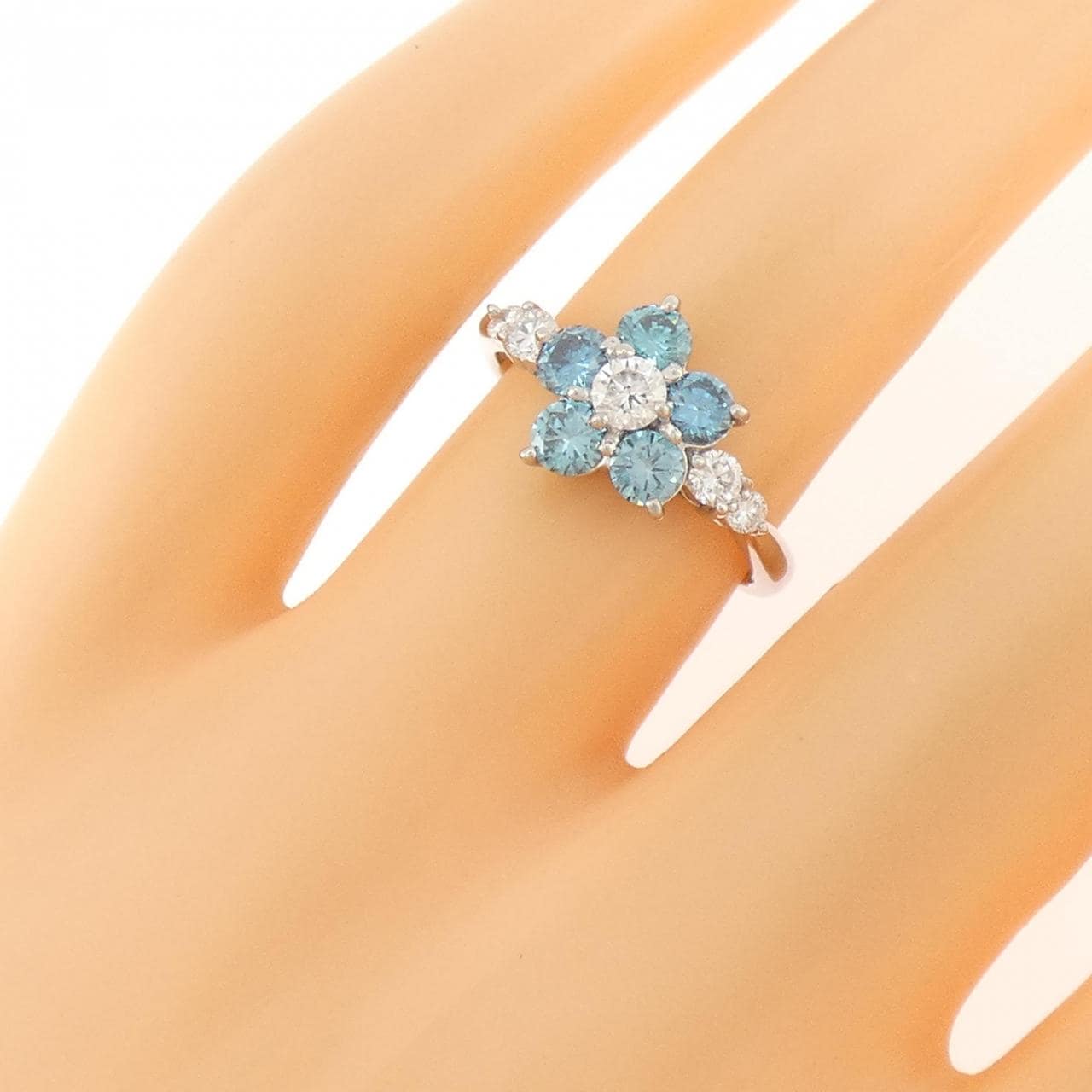 PT900 フラワー ダイヤモンド リング 1.01CT