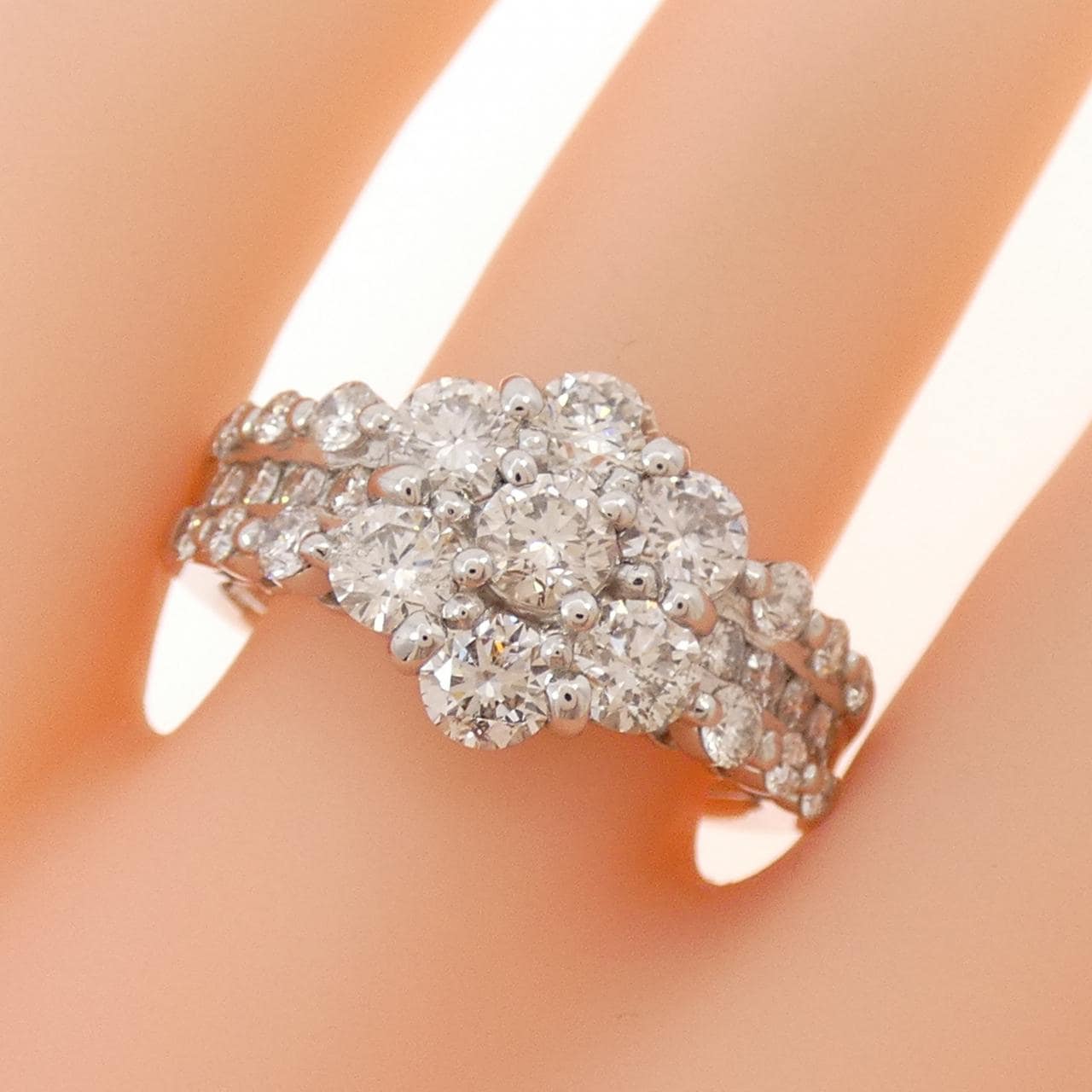 PT900 フラワー ダイヤモンド リング 1.85CT