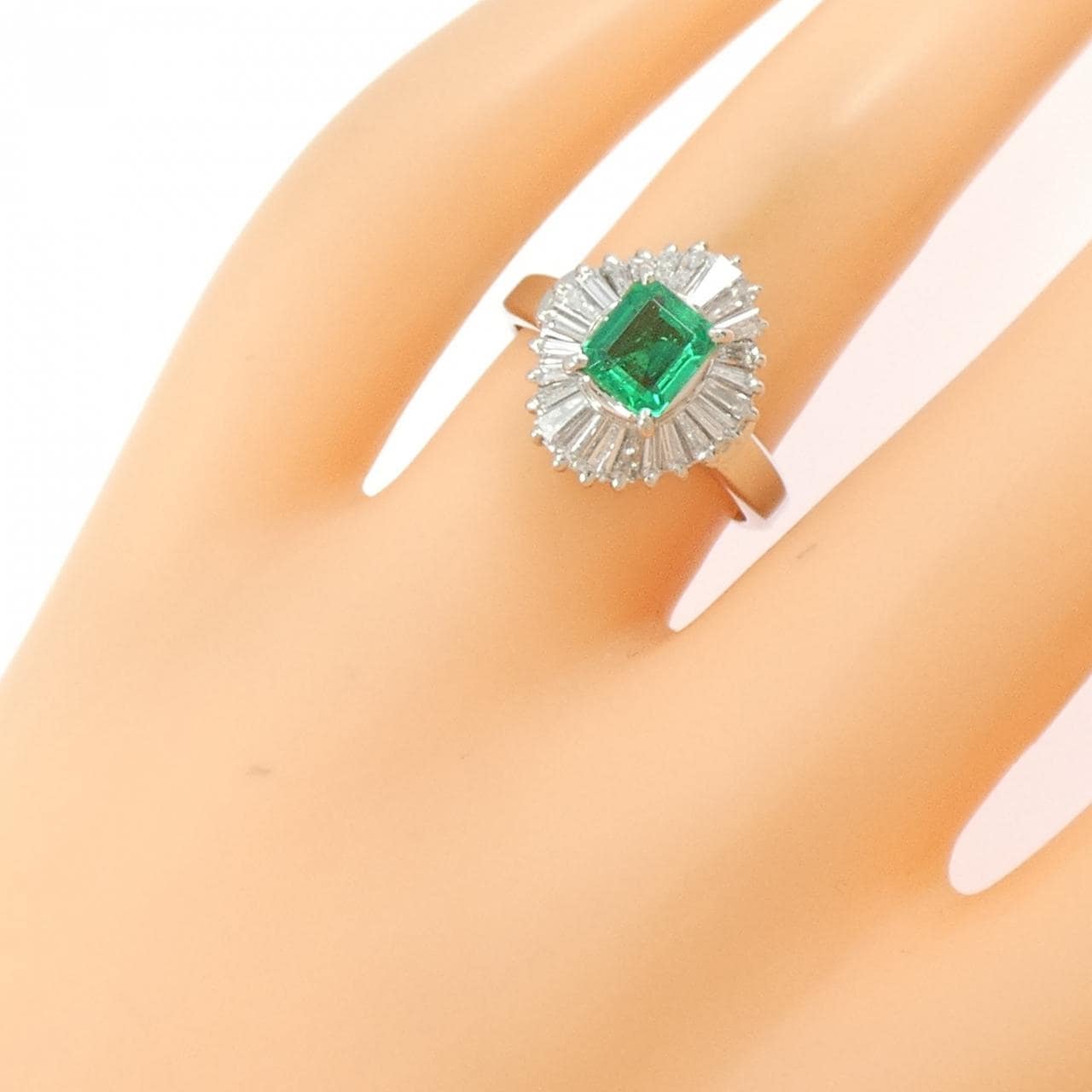 PT900 エメラルド リング 0.75CT