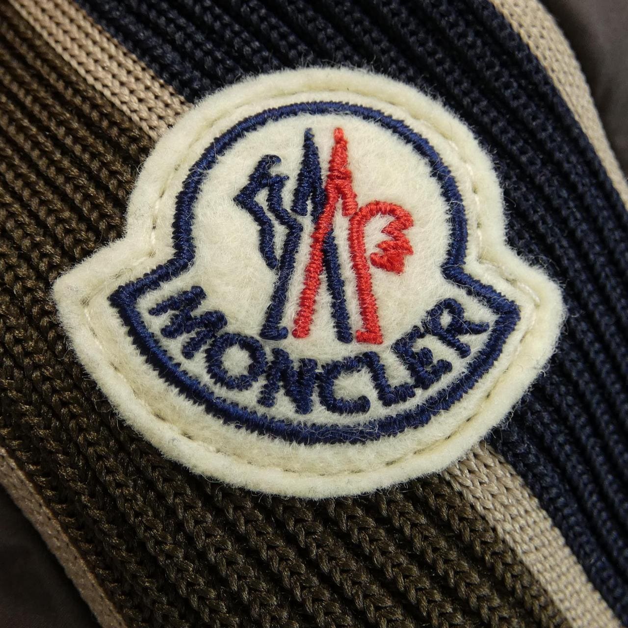 モンクレール MONCLER SOLAYAN ダウンジャケット
