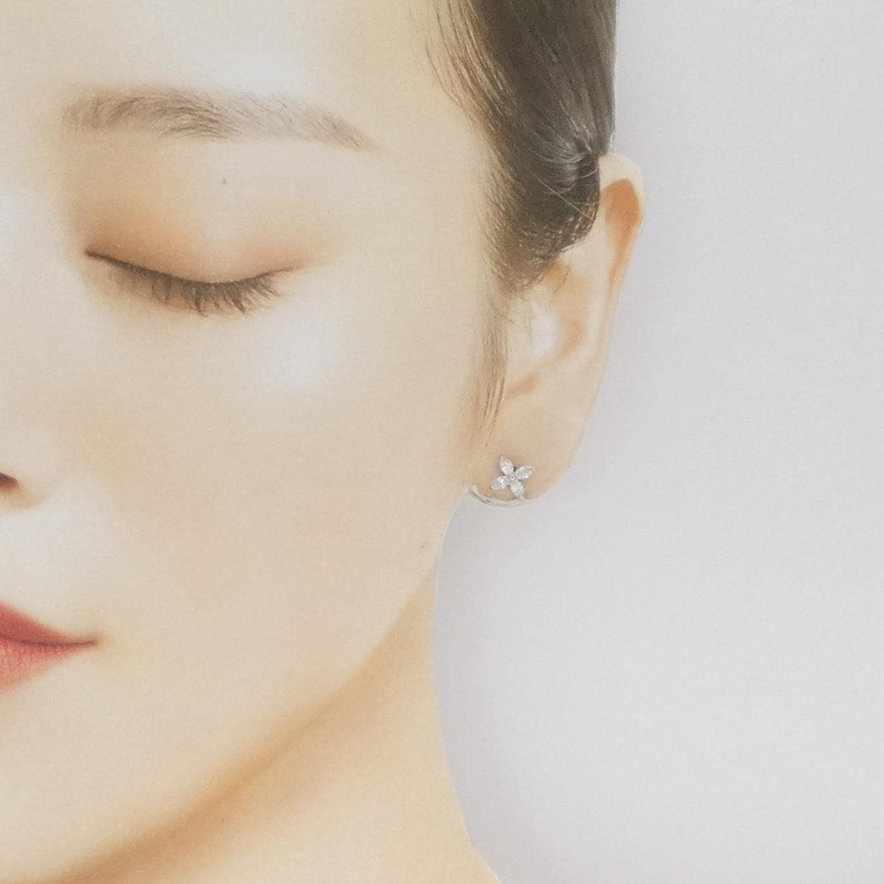 PT900 フラワー ダイヤモンド ピアス 0.68CT