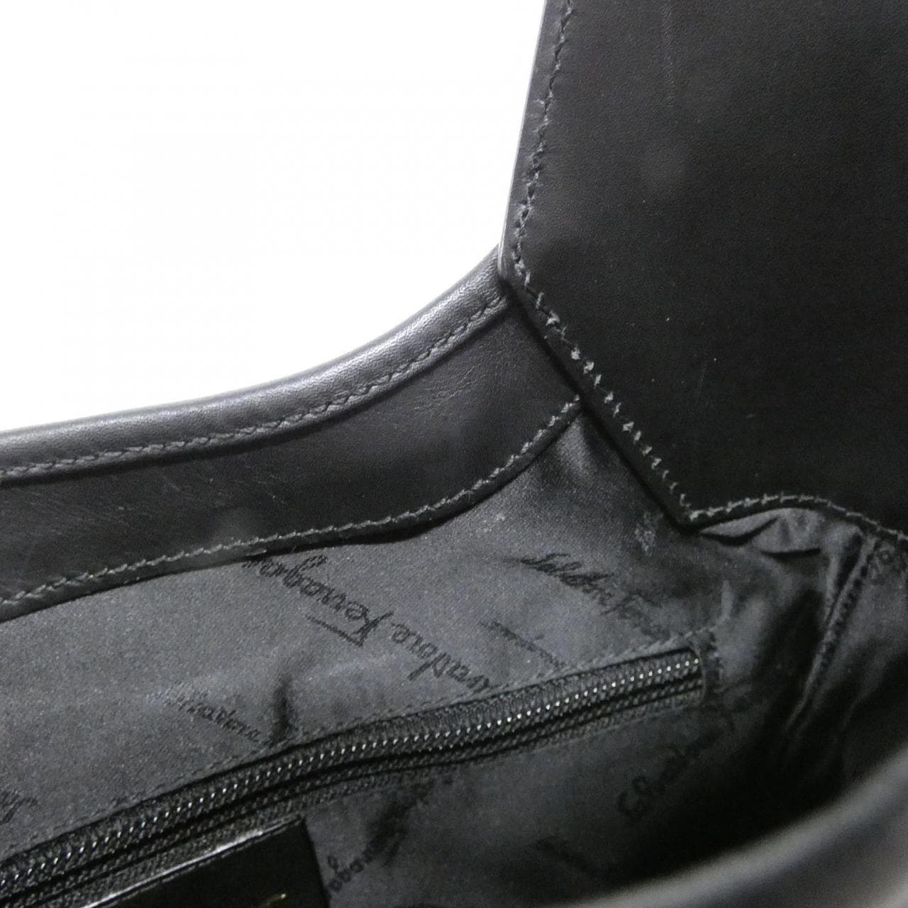 【ヴィンテージ】サルヴァトーレフェラガモ 21 2811 ショルダーバッグ