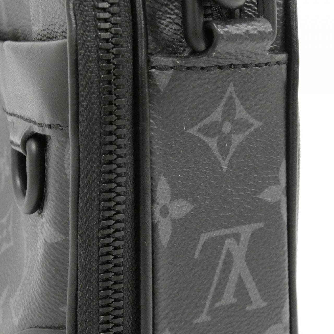 ルイヴィトン モノグラム エクリプス アルファ メッセンジャー M46955 ショルダーバッグ