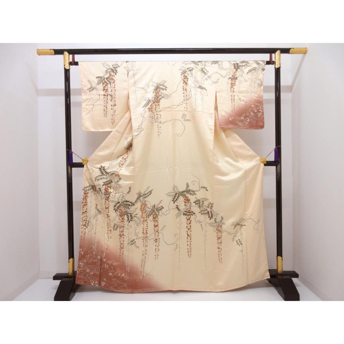 訪問着　友禅金彩加工　刺繍入り