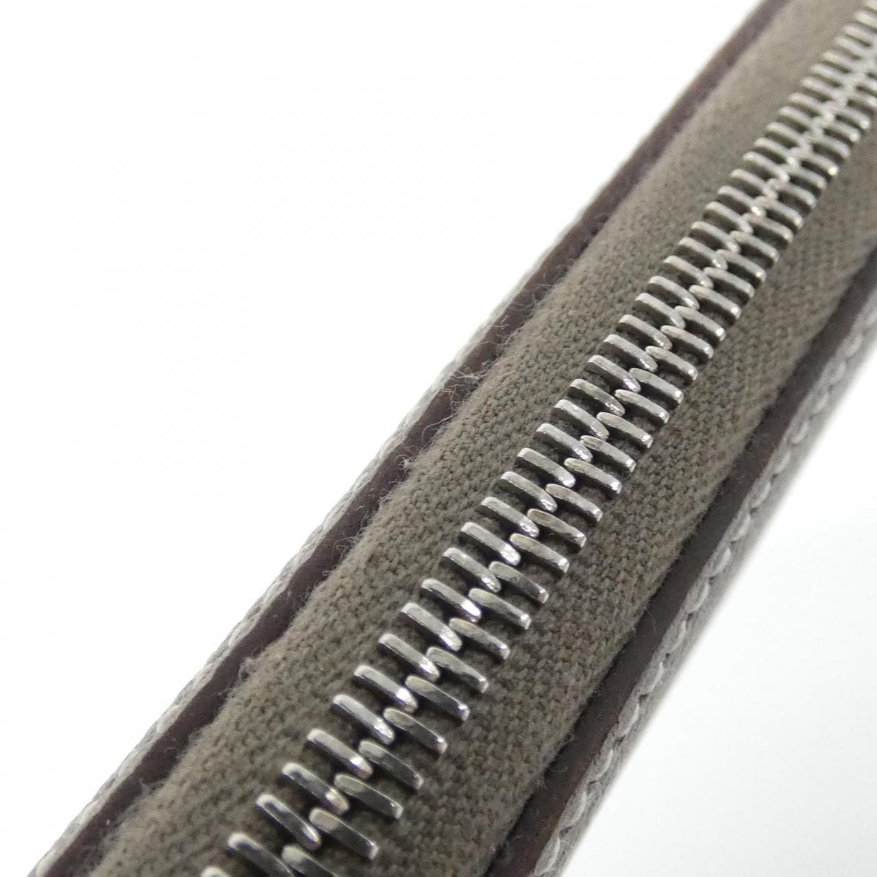 エルメス DELLA CAVALLERIA シルク イン クラシック 069645CK 財布