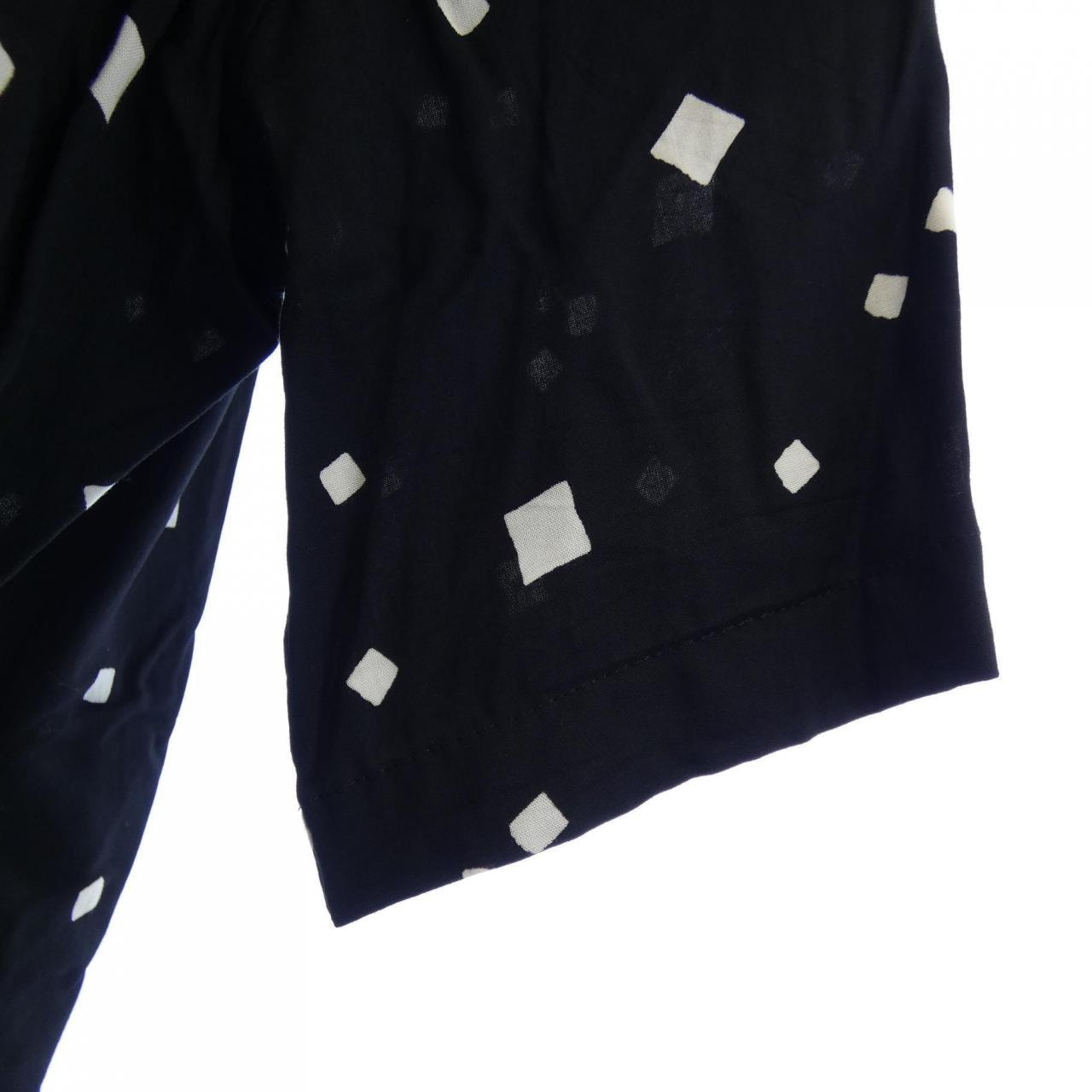 サンローラン SAINT LAURENT 601070 Y1A79 S／Sシャツ