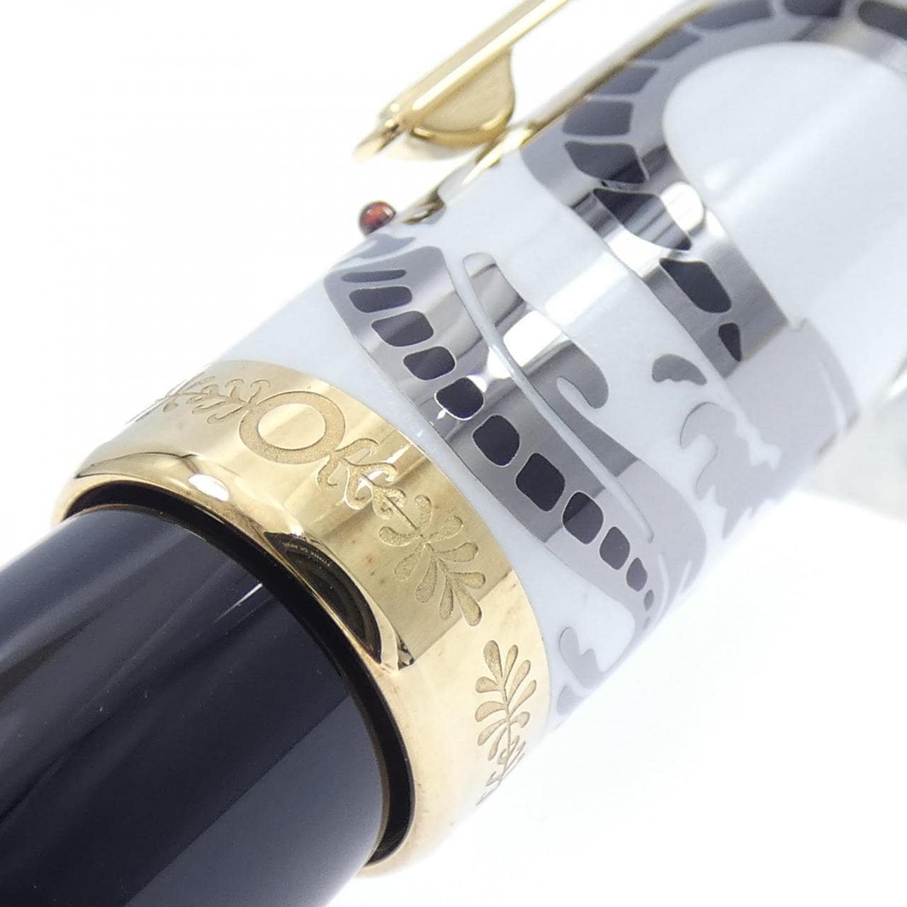 MONTBLANC 2015年卢奇亚诺·帕瓦罗蒂888 111674钢笔