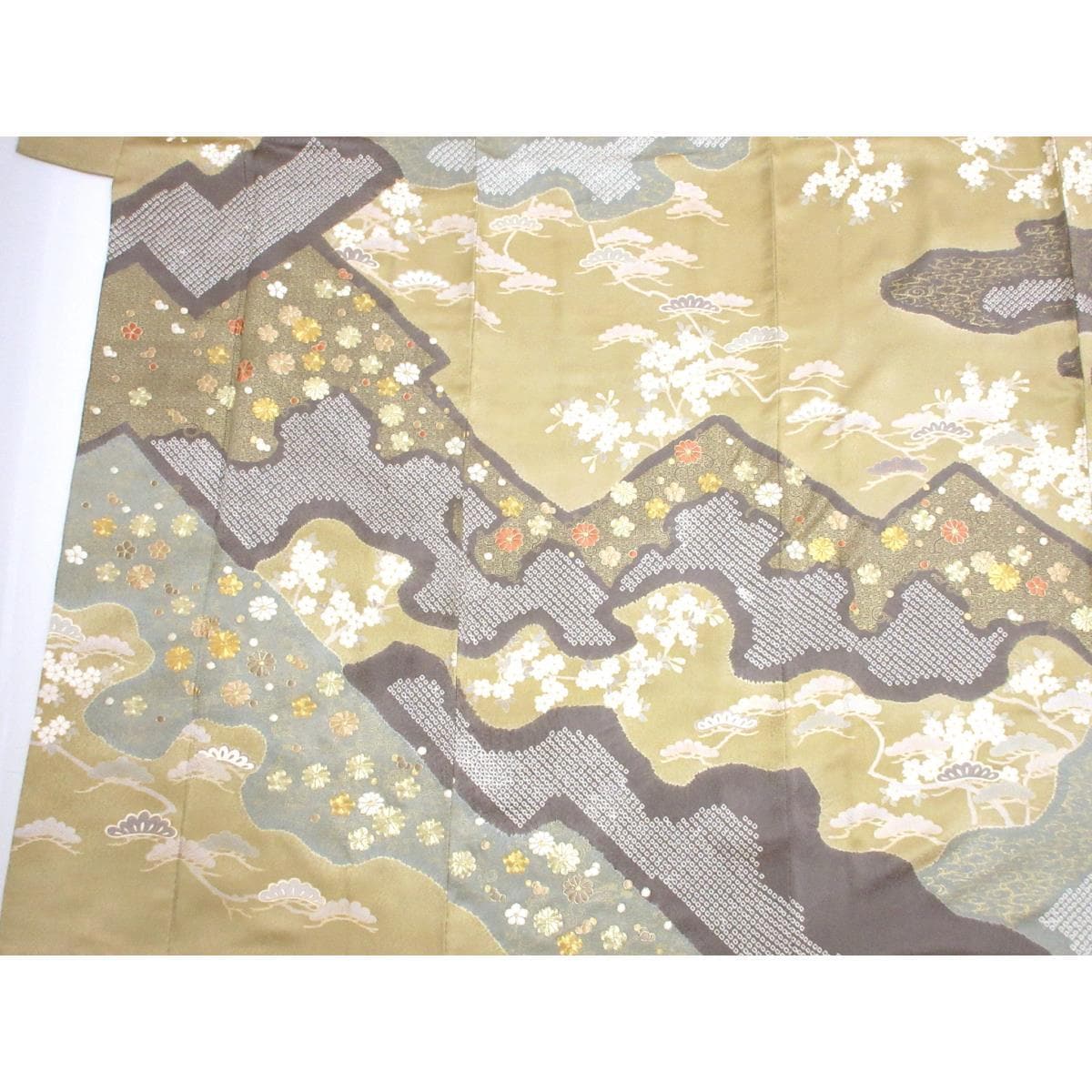 訪問着　友禅金彩加工　刺繍入り　絞り加工　身幅Ｌ寸