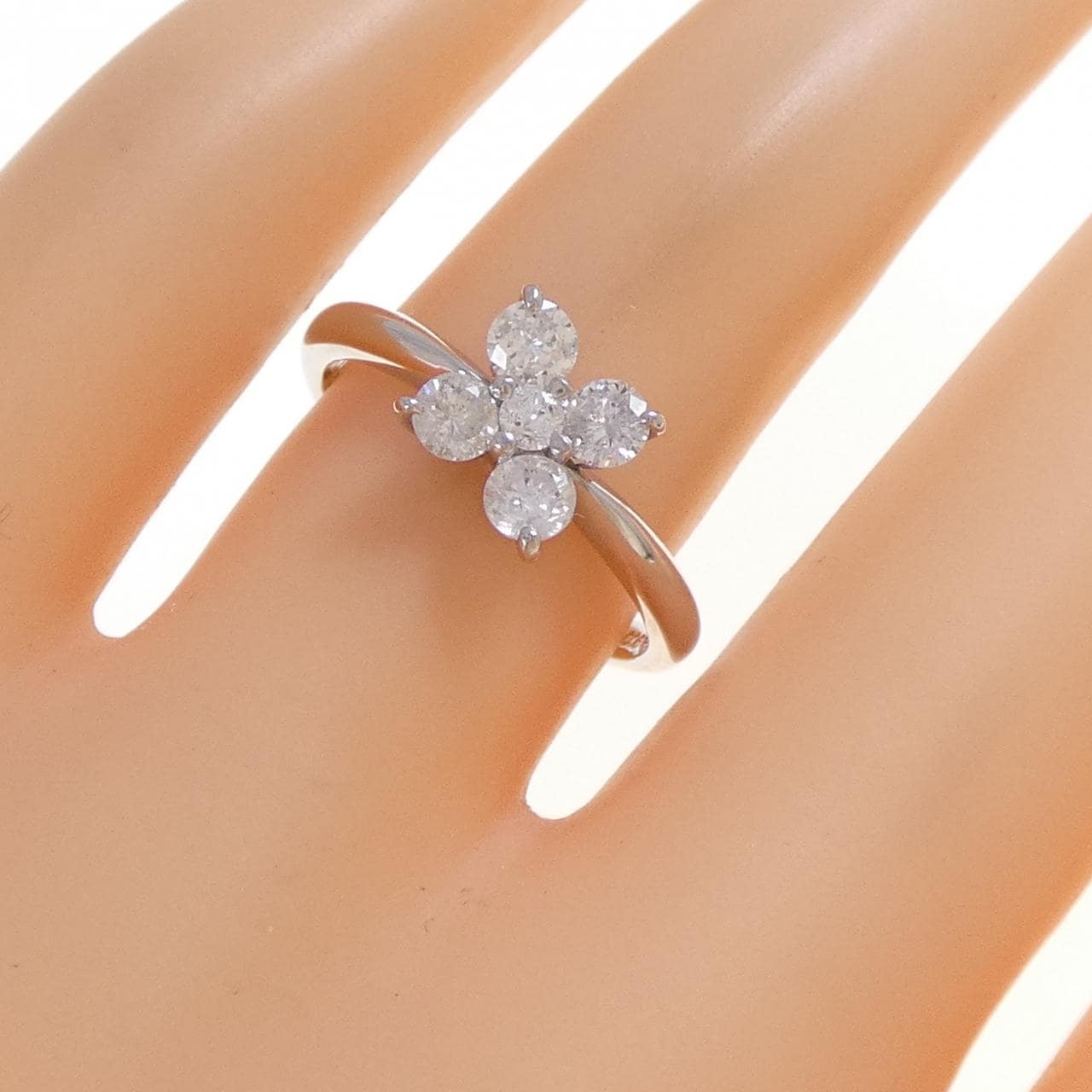 PT900 フラワー ダイヤモンド リング 0.59CT