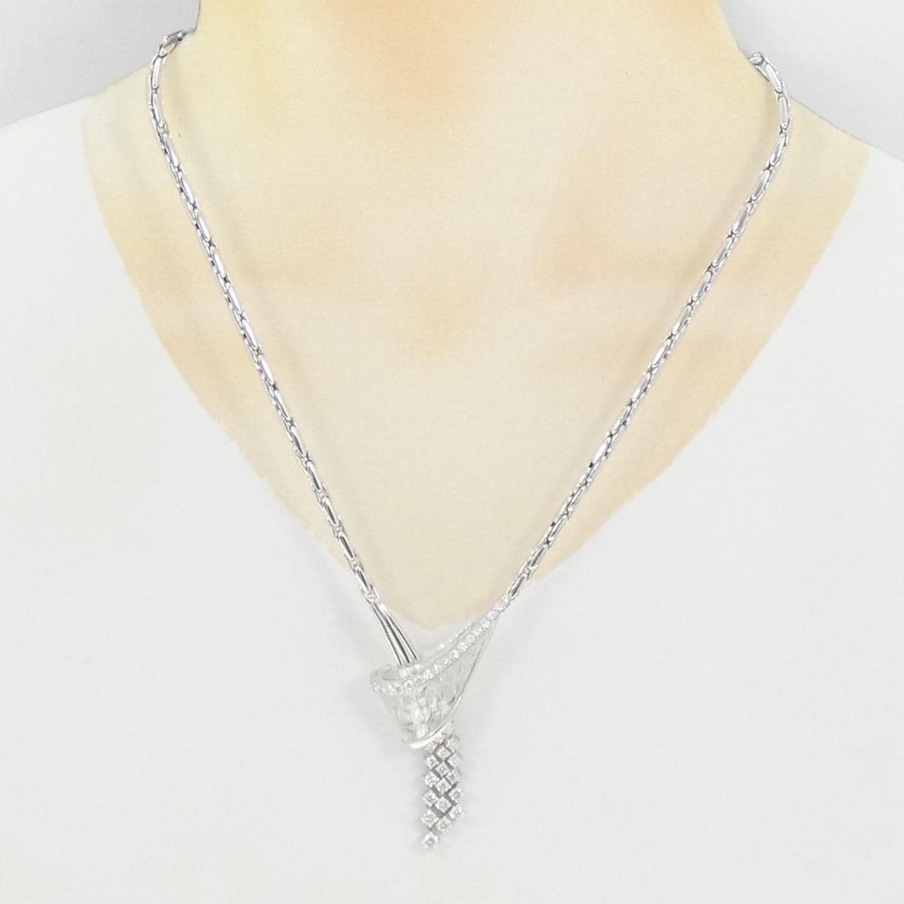 Genet Glass Necklace