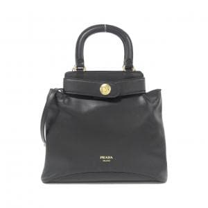 24時間以内のご購入&お支払い限定のお値段★❤︎です★新品未使用★プラダ★黒 PRADA プラダ ショルダーバッグ スタッズ ブラック レッド