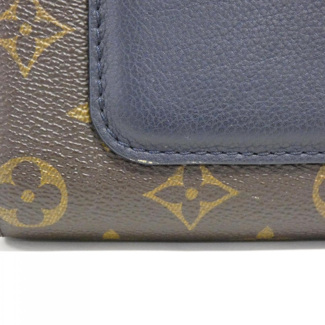 LOUIS VUITTON Monogram Victoire M44038 單肩包