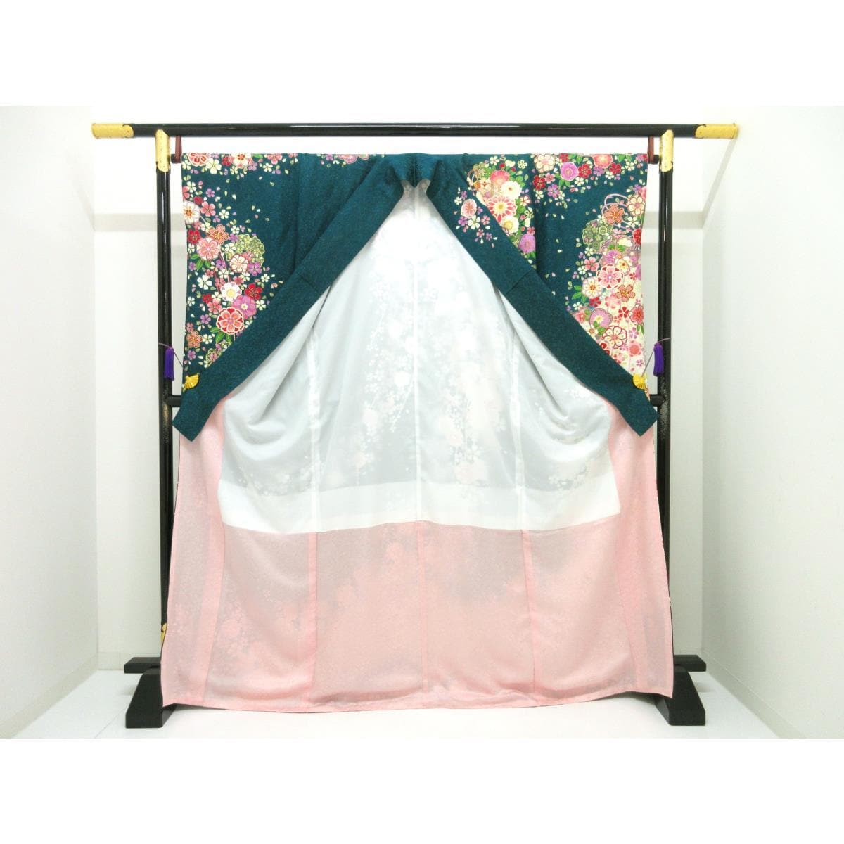 振袖　銀通しボカシ染　友禅金彩加工　刺繍入り　身幅２Ｌ寸