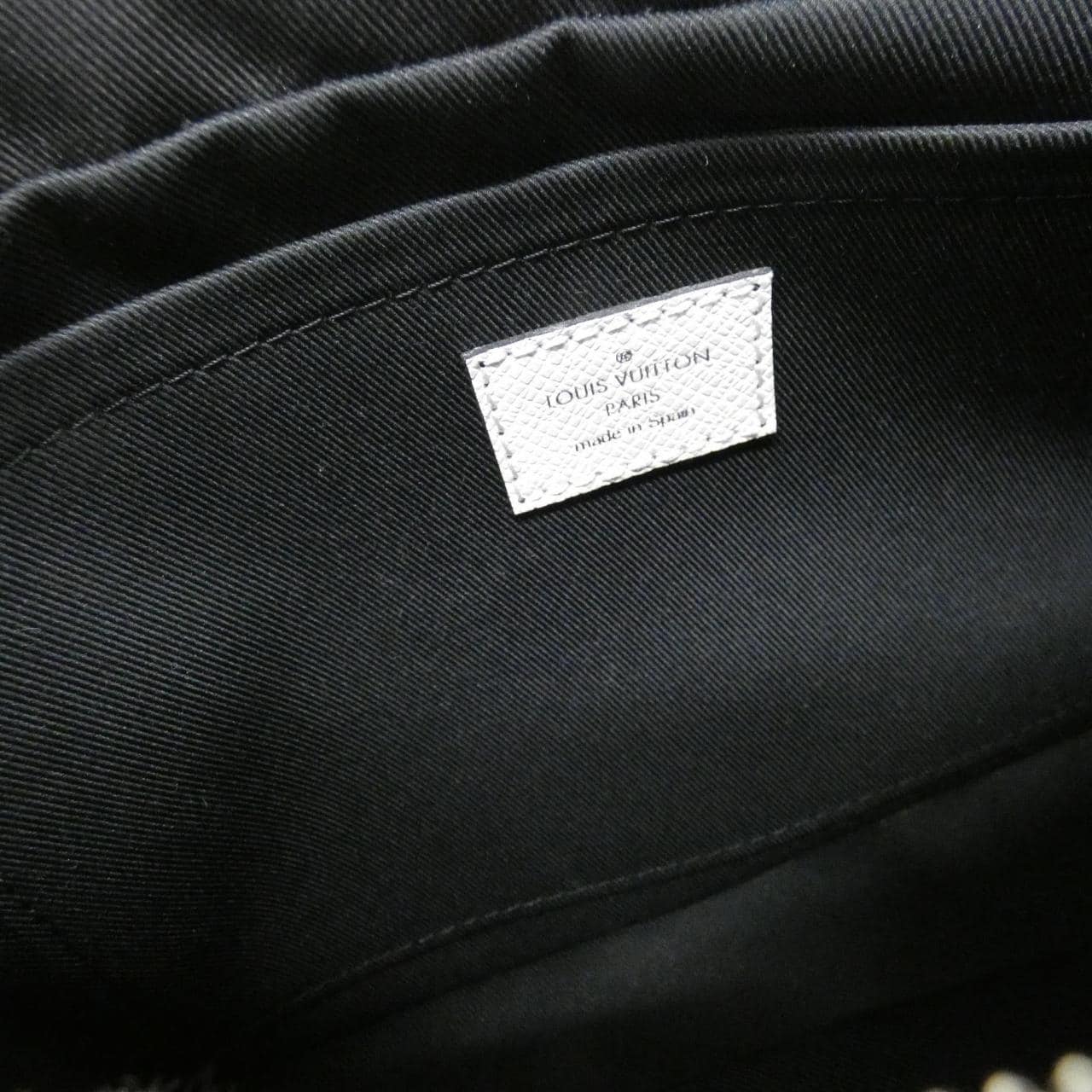 ルイヴィトン タイガ ラマ アルファ　メッセンジャー M31069 ショルダーバッグ