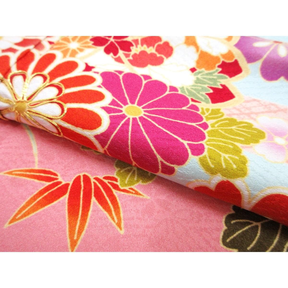振袖　友禅加工刺繍入り　ボカシ染