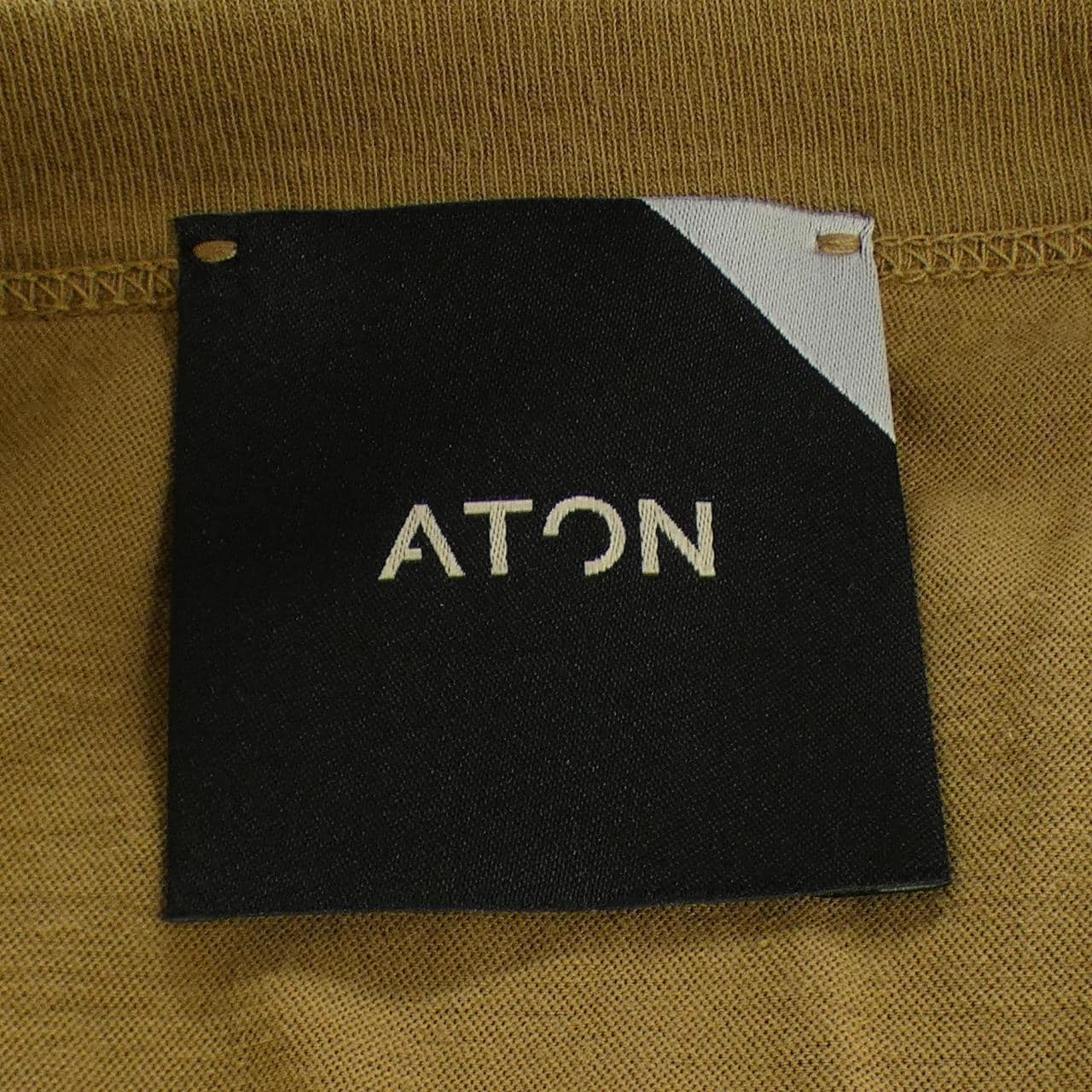 エイトン ATON トップス