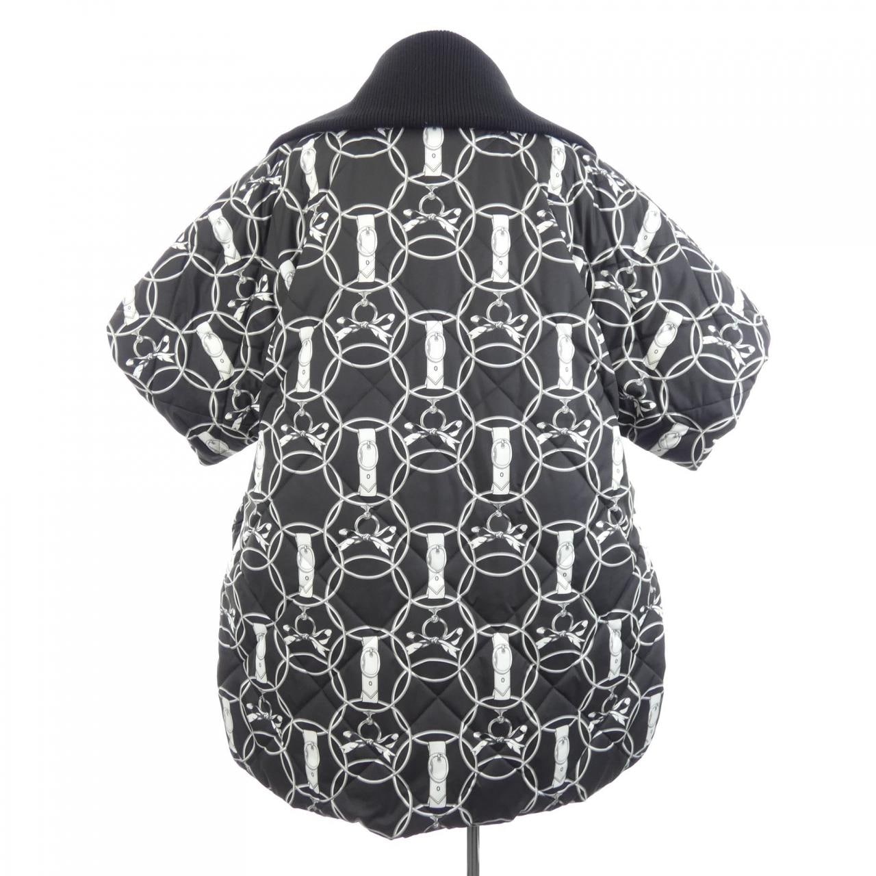 エルメス HERMES LA PROMENADE DU MATIN 2H0160D4 ダウンジャケット