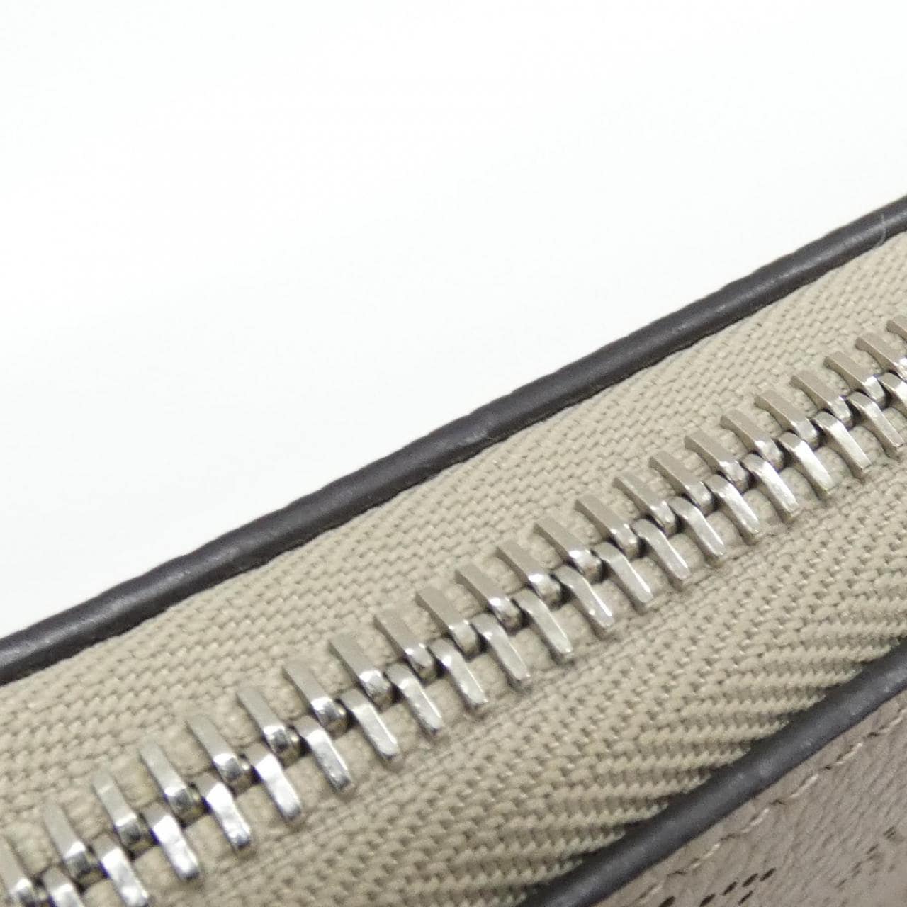 ルイヴィトン マヒナ ジッピー ウォレット M69821 財布