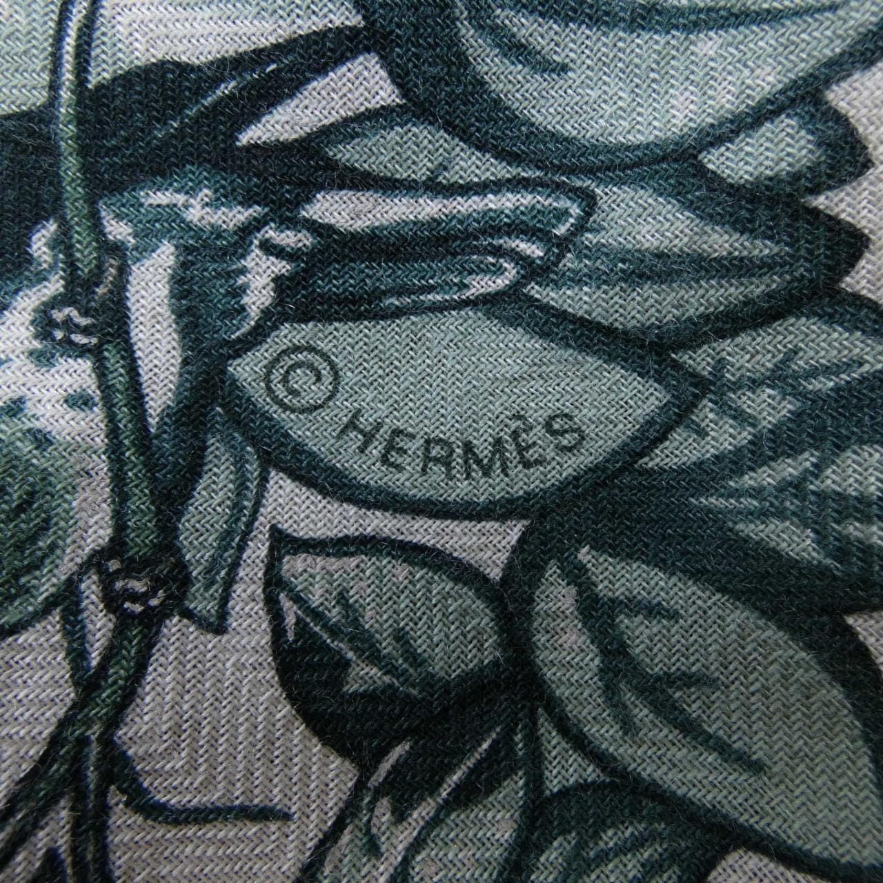 エルメス HERMES JUNGLE LOVE H361876S トライアングルジェアン ショール