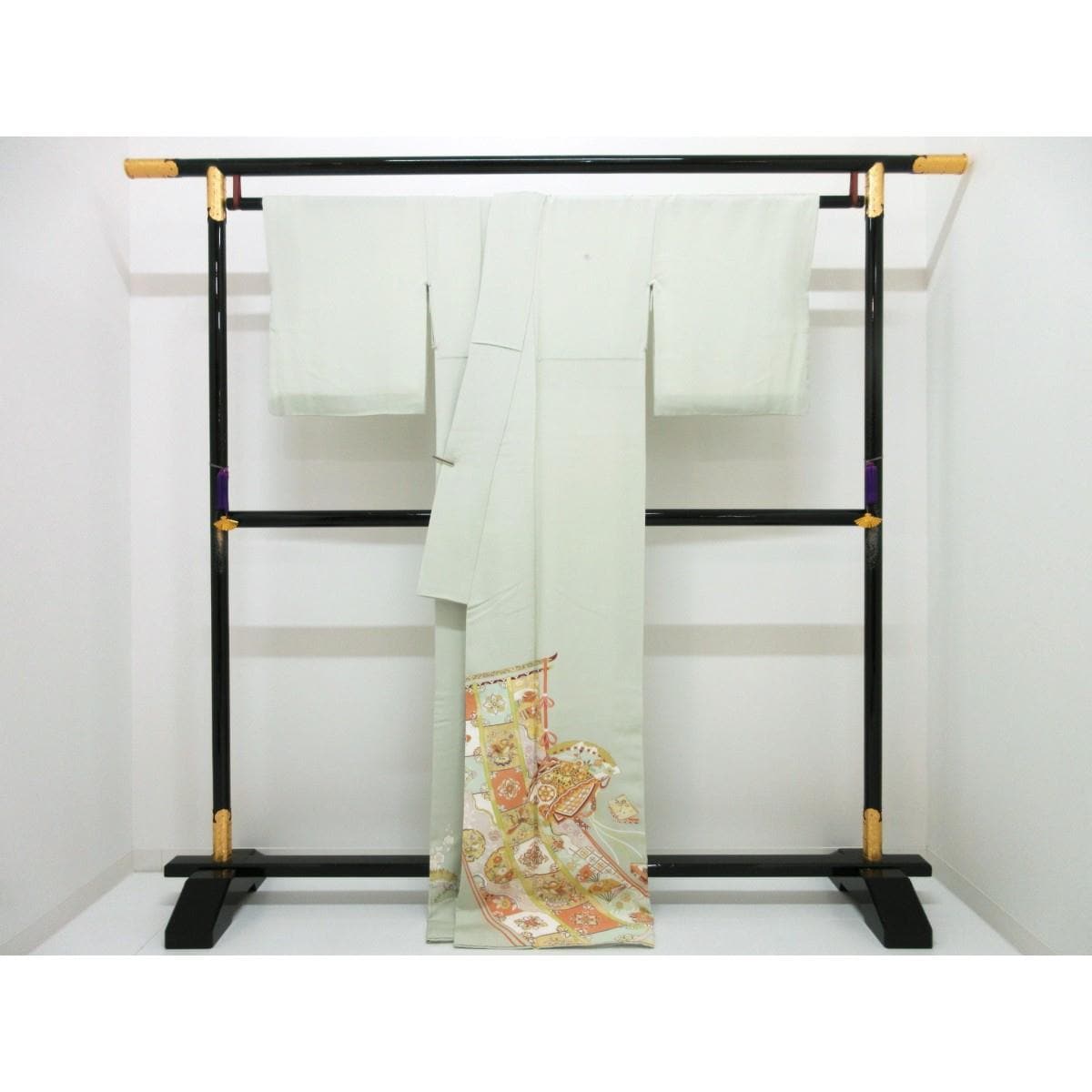 色留袖　友禅金彩加工　刺繍入り　丸に抱茗荷