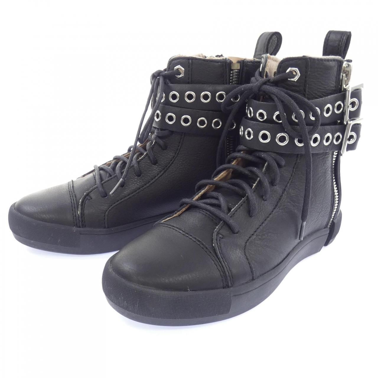 ディーゼル DIESEL Y01584 PR568 T8013 スニーカー