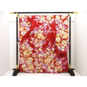 振袖　友禅金彩加工　刺繍入り