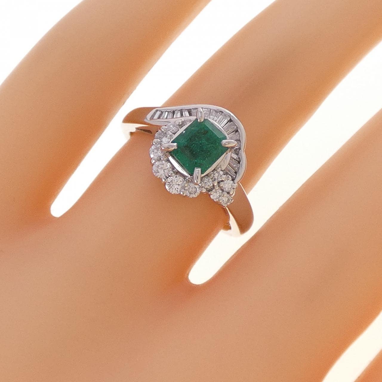 PT900 エメラルド リング 0.77CT