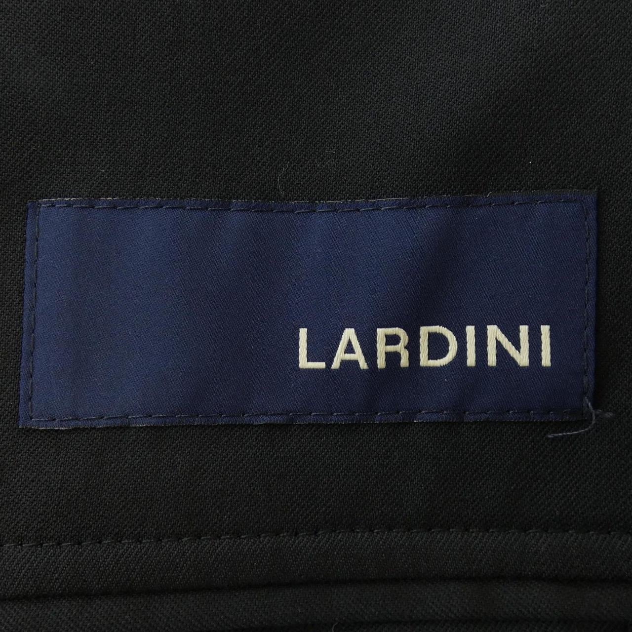 ラルディーニ LARDINI スーツ