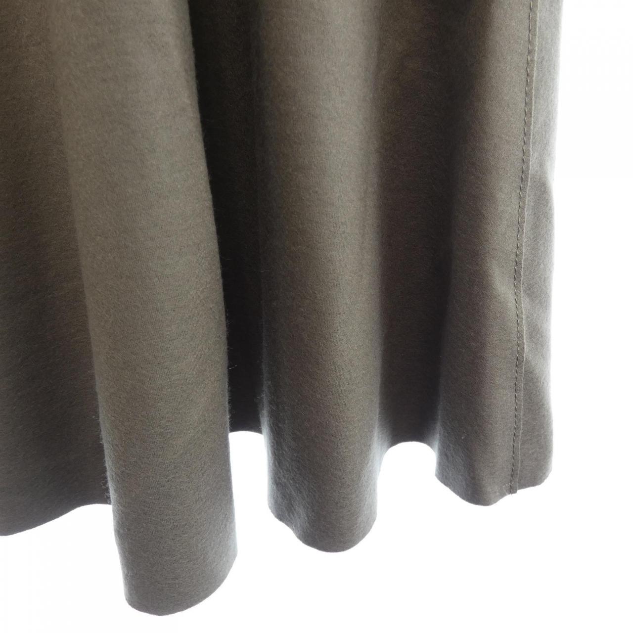 ベイジュ BEIGE. スカート