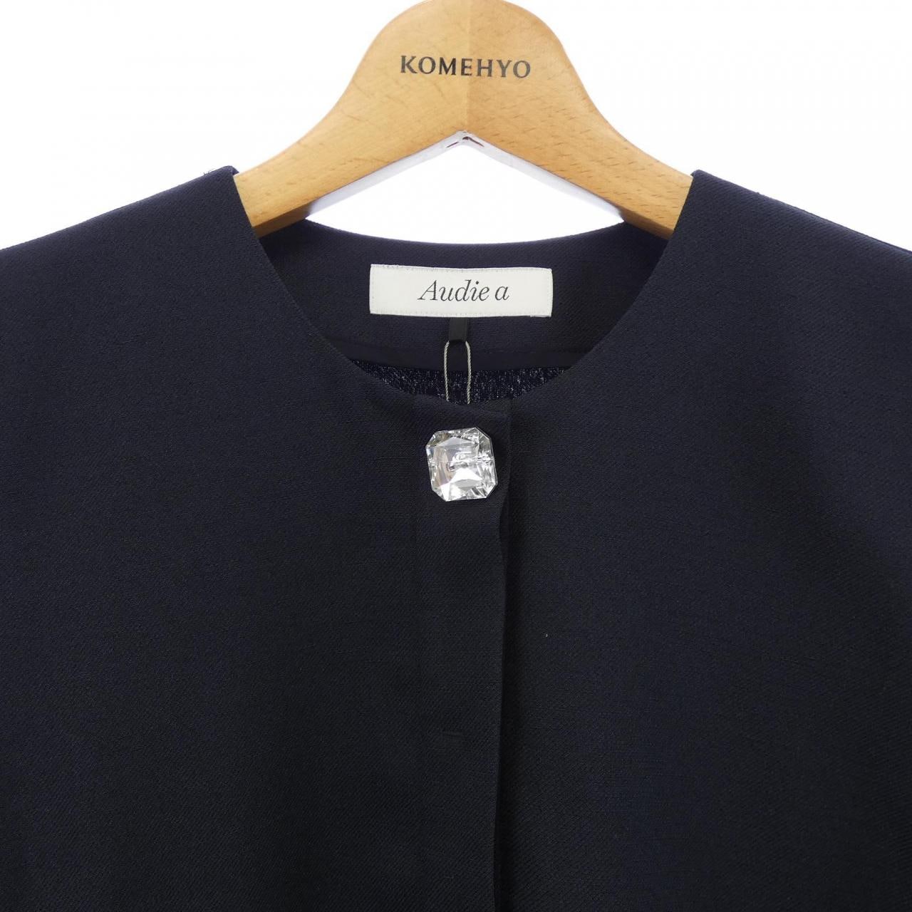 AUDIE A MUSES トップス