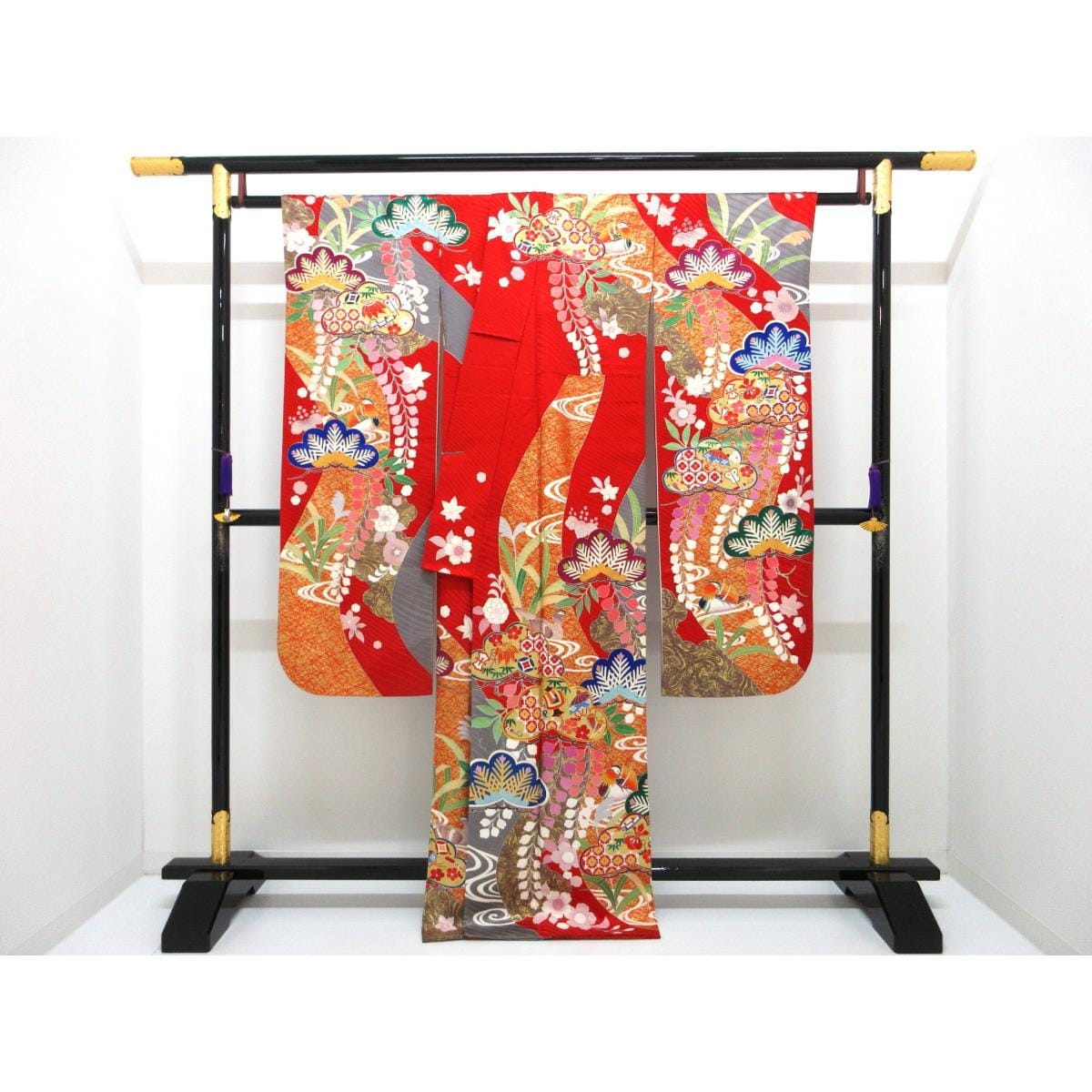 振袖　友禅金彩加工　刺繍入り